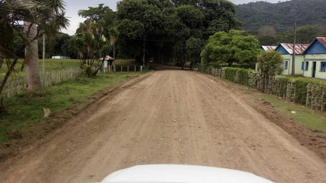 Secretaria de Obras recupera estrada que Liga Jacareci a Pau Brasil
Recuperar e manter as estradas vicinais em bom estado de trânsito é um importante